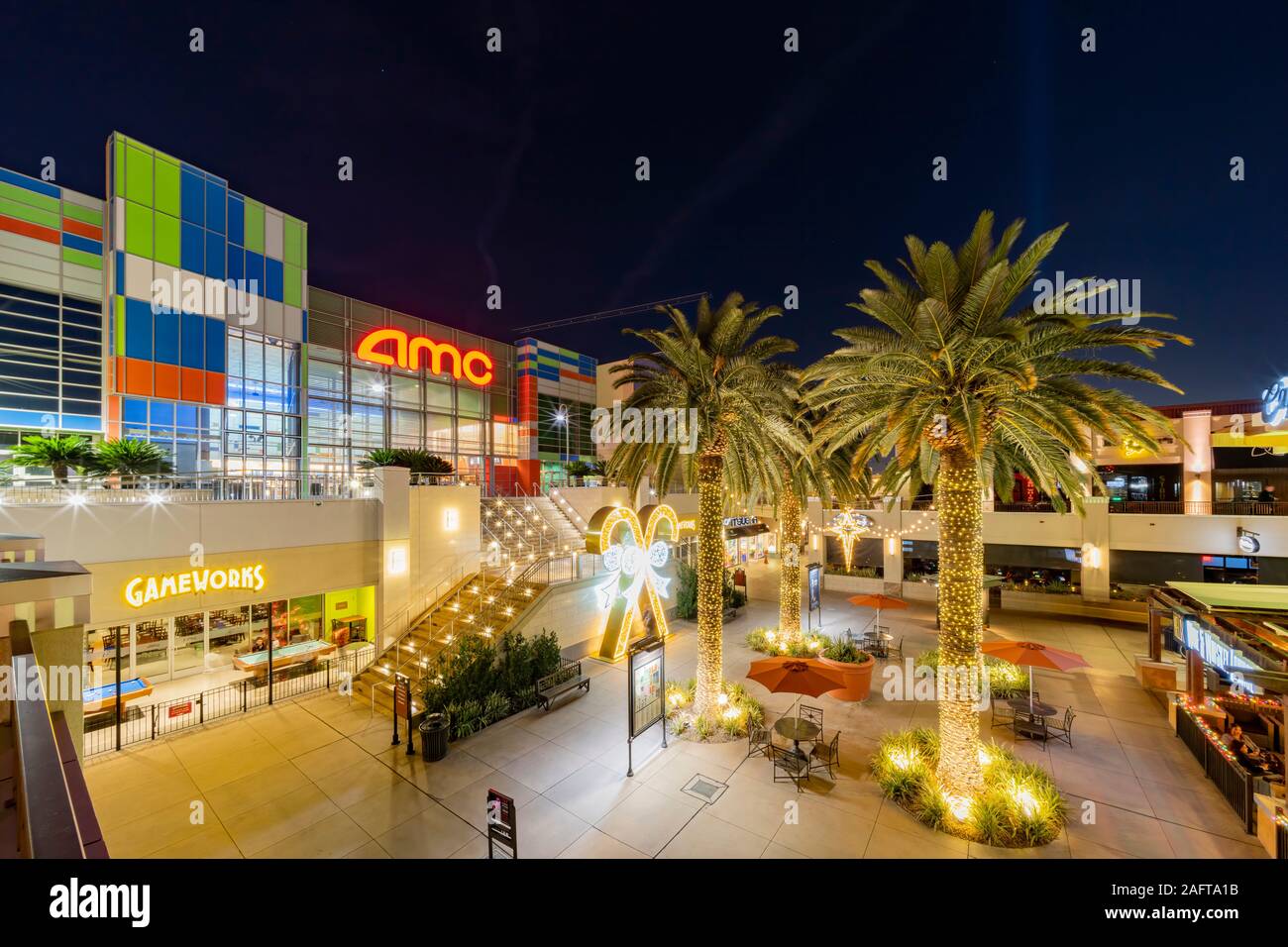 Las Vegas, DEZ 12: Nachtansicht der AMC Theater Weihnachten Dekoration der Stadtplatz am 12.Dezember, 2019 in Las Vegas, Nevada Stockfoto