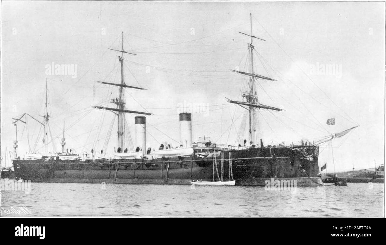 . Scientific American Band 91 Nummer 09 (August 1904). f^SW-Hubraum, 12.500 Ton. Geschwindigkeit, 20.25 Knoten. Kohle, 2.500 Ton und flüssigen Kraftstoff. Rüstung: Gürtel, 10 Zoll bis 5 Zoll, Kipper Riemen, 4 Zoll, kasematten 2 Zoll, Bildschirme, 2 Zoll. Arm anient, vier 8 Zoll, flixteen 5,5 Zoll, zwölf 3-Zoll, 36 kleinere Geschütze. Torpedorohre, 6 über Wasser. Ergänzung, 735. ARMORED CRUISER ROSSIA, SCHWER BESCHÄDIGT IN DER KOREASTRASSE ENGAGEMENT.. Hubraum, 10.950 Tonnen. Geschwindigkeit 18,8 Knoten. Kohle, 2.000 Tonnen. Rüstung: Gürtel, 10 Zoll bis 5 Zoll; Deck, 2% Zoll; Sponson, 2 Zoll. Bewaffnung: f Stockfoto