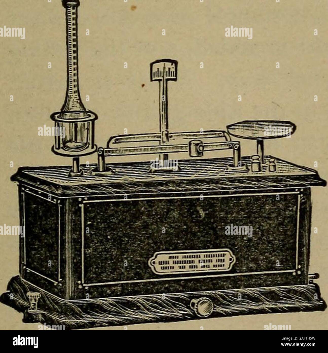 . Markt Molkereiwesen und Milcherzeugnisse. STING CREME 71 Gewicht von frischem separator Creme durch eine 17,6 c.c. Pipette geliefert. Prozent des Fettes spezifische Dichte in Creme. (Gewogen.) 10 1.023 15 1,012 20 1,008 25 1,002 30 35 .996 .950 .966 .980 40 45 60 .947 Gewicht der creamin Gramm. 17.917.717.317.217.016.416.316.215.8 diese Zahlen deutlich zeigen, dass die Gerechtigkeit nicht doneto Gönner können sein in Creme mit einem 17,6 C.C.Pipette abgetastet wird. Creme ist daher immer auf einer creamscales gewogen, den Betrag, der erforderlich ist, um eine vollständige Probe beingeighteen Gramm. Sahne Flaschen und deren Anwendung. Zahlreiche Arten von Sahne Flaschen ar Stockfoto