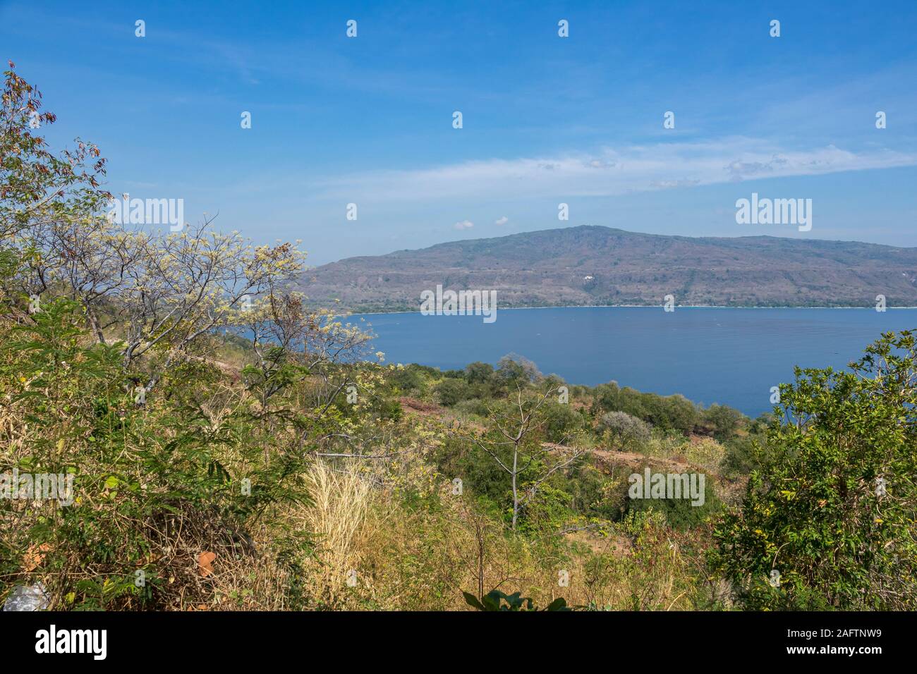 Blick über Kalabahi aus Takpala Dorf, Alor Island, Indonesien Stockfoto