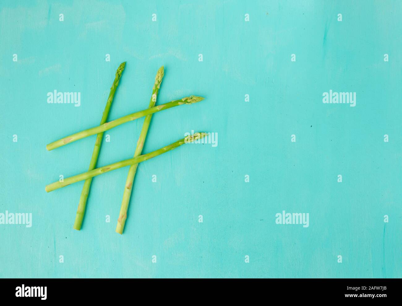 Konzeptionelle Idee, Hashtag aus Spargel, gesundes Essen, grün Essen, hashtag Gesundheit. Stockfoto
