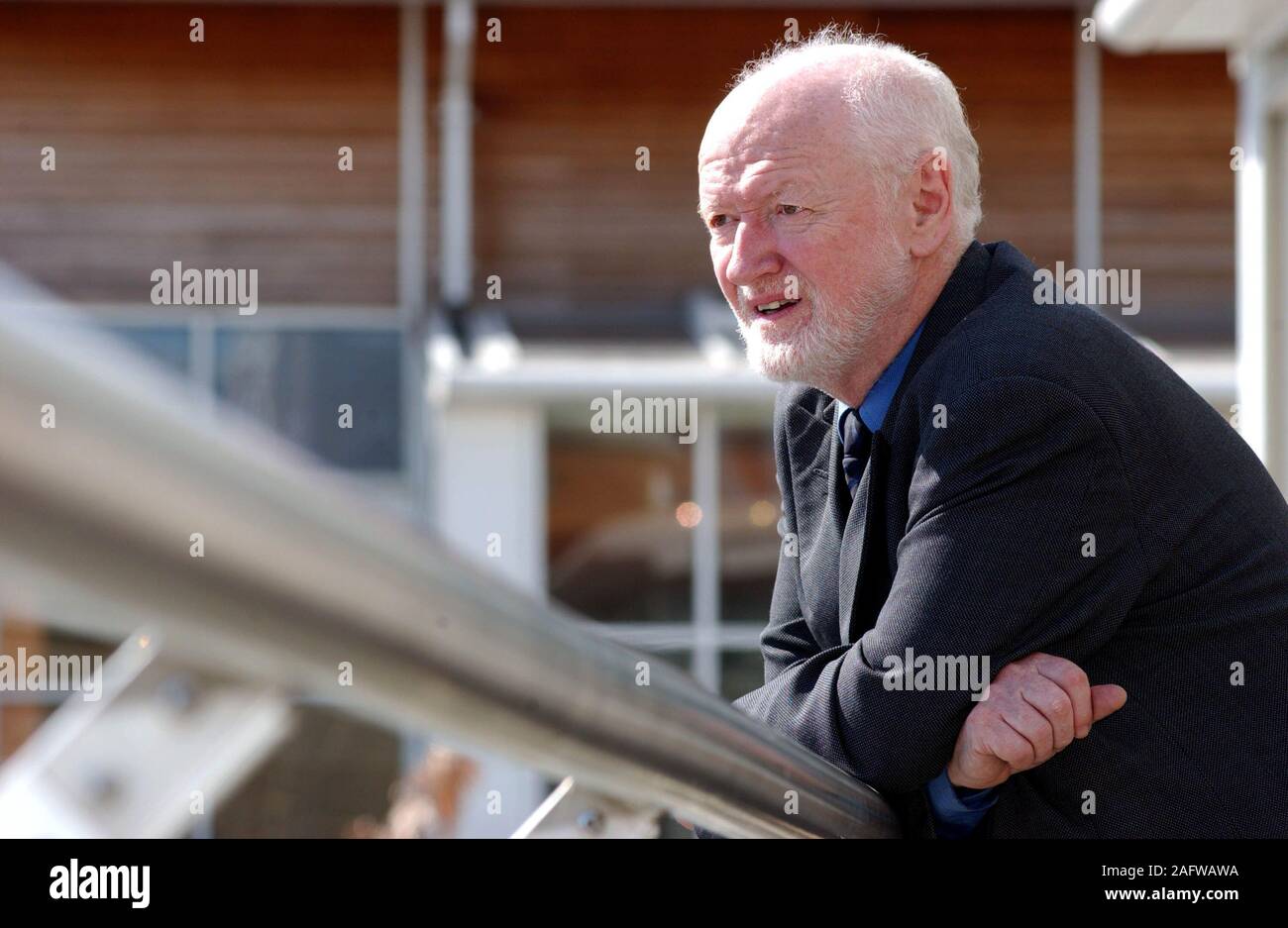 Der Plaid Cymru Dr Phil Williams bin dargestellt in Cardiff Bay heute (Donnerstag 3/4/03). Stockfoto