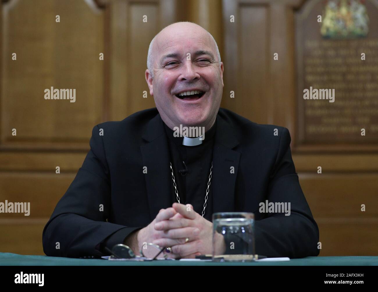 Der neue Erzbischof von York Stephen Cottrell auf Einberufung Halle innen Kirche Haus Westminster, London. Stockfoto