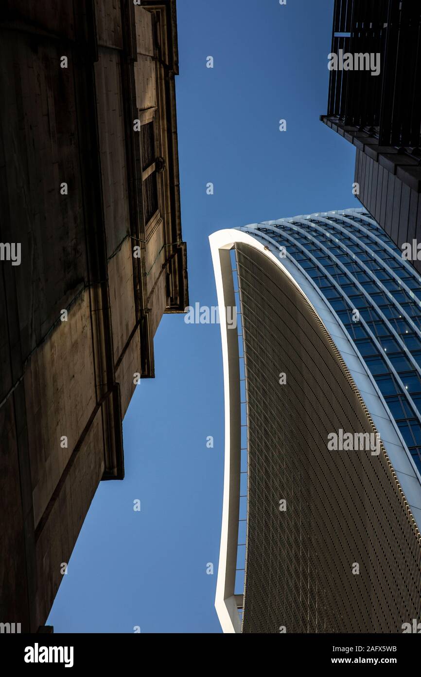 Wolkenkratzer auf der Plantation Lane einschließlich der Gebäude, der "Walkie Talkie" dominieren die Londoner City Skyline im Finanzzentrum von London, England, Großbritannien Stockfoto