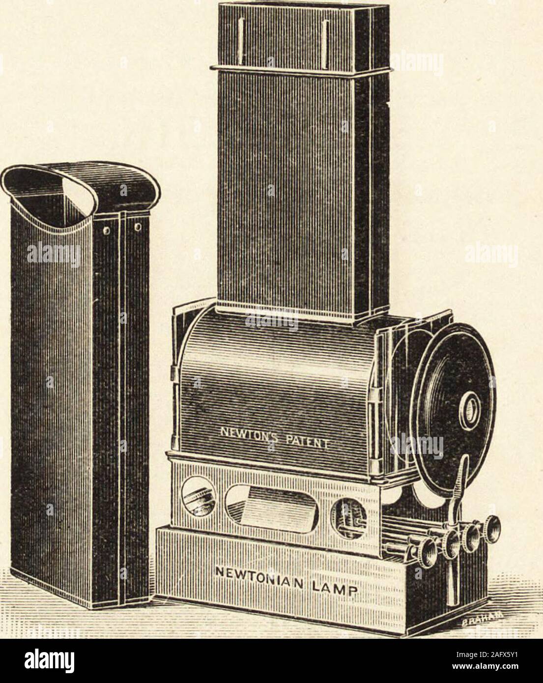 . Optische Projektion: Eine Abhandlung über die Nutzung der Laterne in Ausstellung und wissenschaftlichen Demonstration. mehr leicht verstellbaren Reflektor auf der Rückseite. Abb. 233, representingMessrs. Newton Lampe, veranschaulicht diese Punkte, vor allem die Erste. Der untere Teil allein der Schornstein ist hier fast so hoch asin die älteren Formen. Die Leuchte ist zur ersten beleuchtet und für twoor drei Minuten mit dieser Teil nur in Position verbrannt werden, dann die oberen Teil der Schornstein wird hinzugefügt und die Flammen geregelt, der erweiterten Reflektor ebenfalls angepasst werden, wenn erforderlich. Diese methodof Aufstehen der Entwurf gilt in p Stockfoto