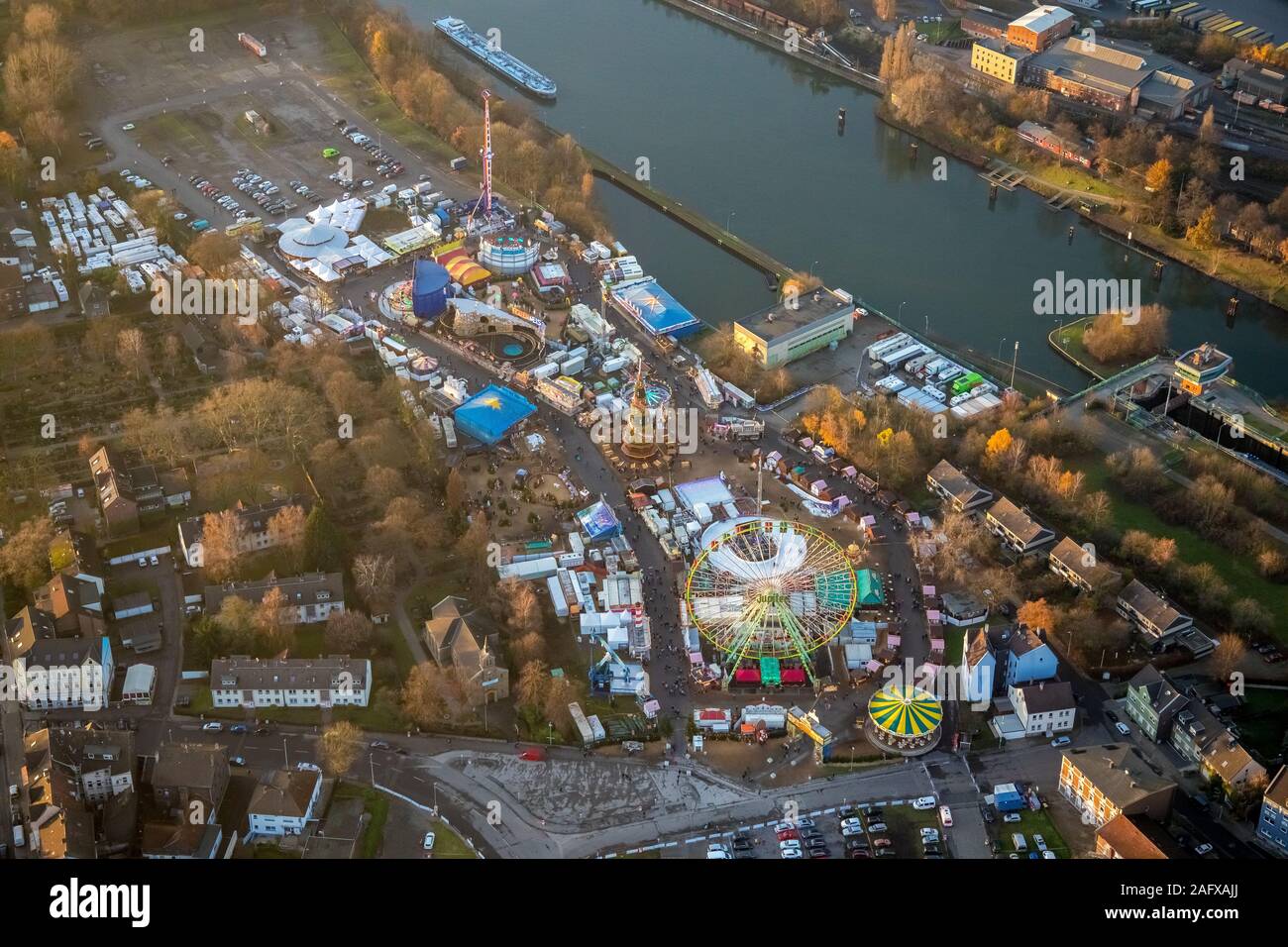 Luftaufnahme der Cranger Weihnachtszauber, Herne Weihnachtsmarkt, mobile Weihnachtsbaum, Riesenrad, criechinger, Herne, Ruhrgebiet, Norden Rhine-Westpha Stockfoto