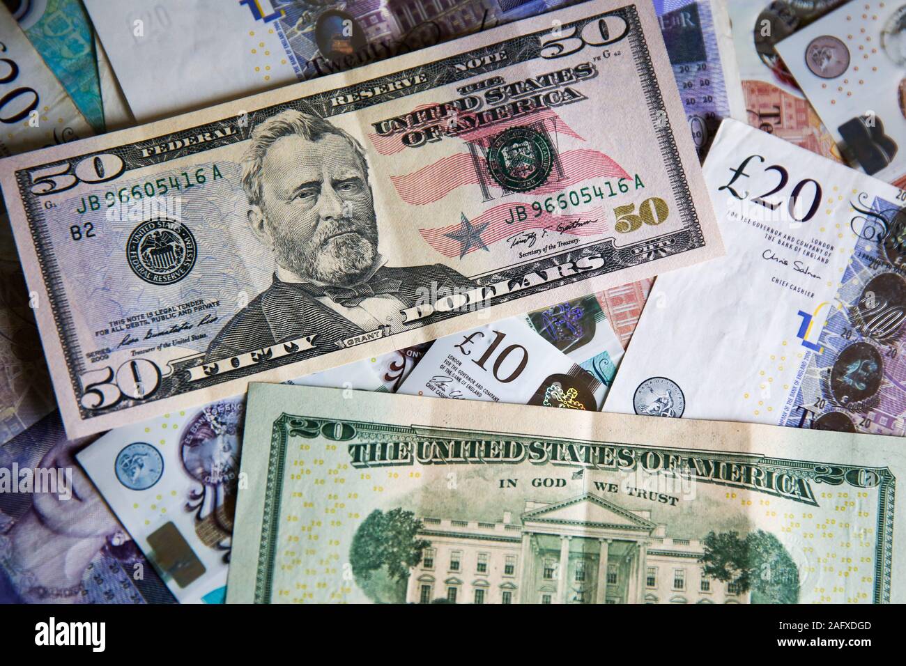 UK Britische Pfund und US-Dollar Währung Banknoten. Stockfoto