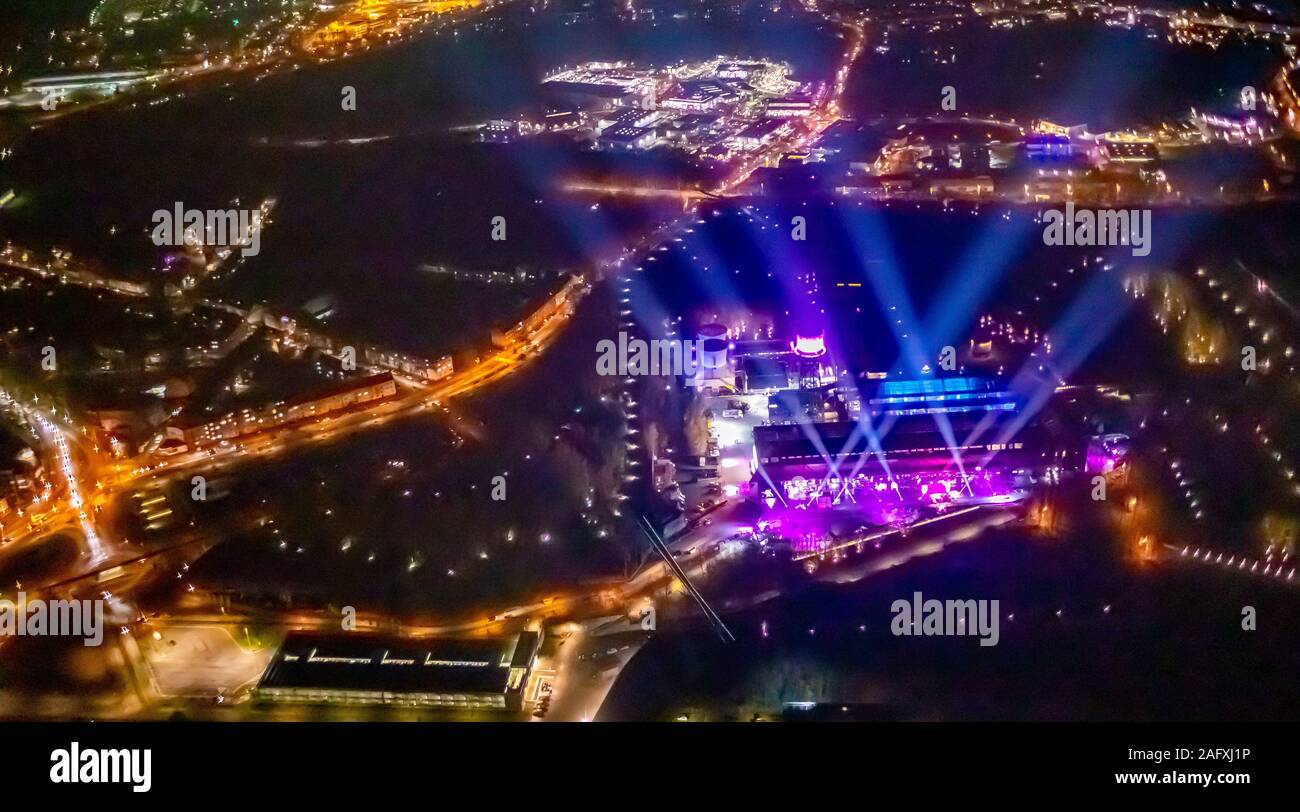 Luftbild, beleuchtet, beleuchtete Jahrhundert Halle, Feier der 1LIVE, Verleihung der 1Live Krone, Nacht Flug über Bochum, Bochum, Ruhrgebiet, Ger Stockfoto