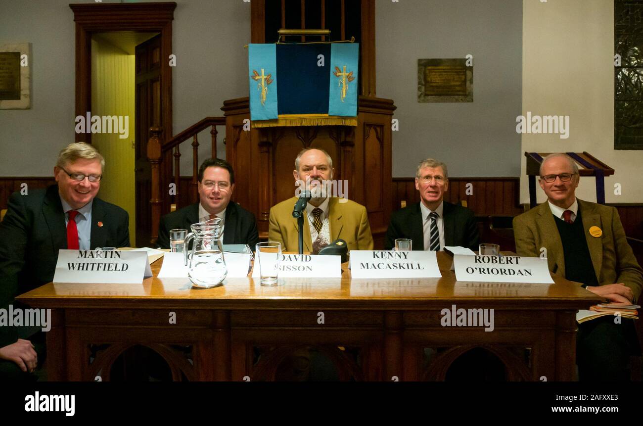 Saltoun Kirk, East Lothian, Schottland, UK allgemeine Wahl 2019 Bundesbuerger zur Wahl als MP. Martin Whitfield, Scottish Labour Party Kandidat, Craig Hoy, Schottischen Konservativen & Unionist Party Kandidat, David Sisson, UKIP Candidate, Kenny MacAskill, Scottish National Party (SNP) Kandidat, Robert O'Riordan, schottischen liberalen Demokraten Kandidat Stockfoto