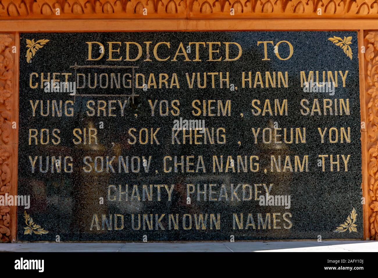 Ein Stupa memorializes Mord Opfer einer Granate Angriff 1997 auf eine Opposition Rallye 1997 in Watum Botum Park in Phnom Penh, Kambodscha. Stockfoto