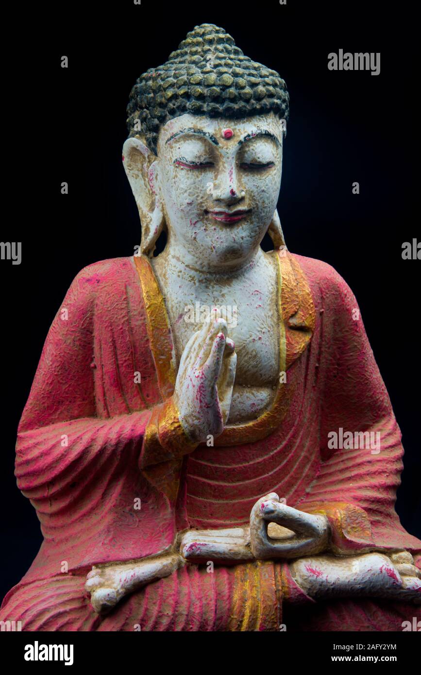 Lord Budha auf schwarzem Hintergrund Stockfoto