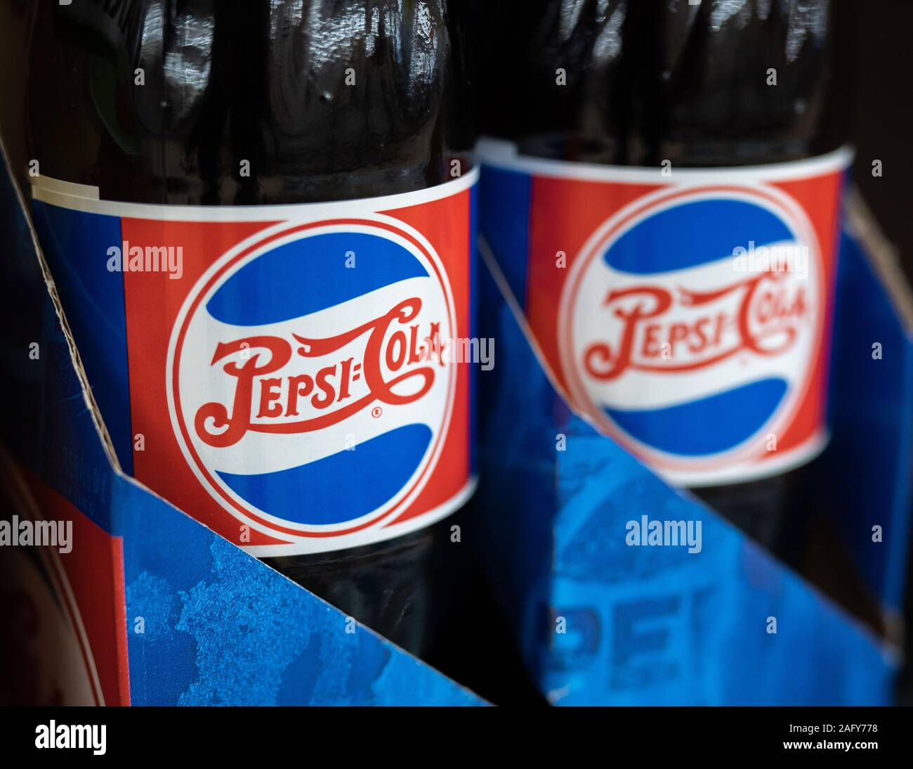 Klassische Pepsi Cola Logo und das Design der Verpackung. Stockfoto