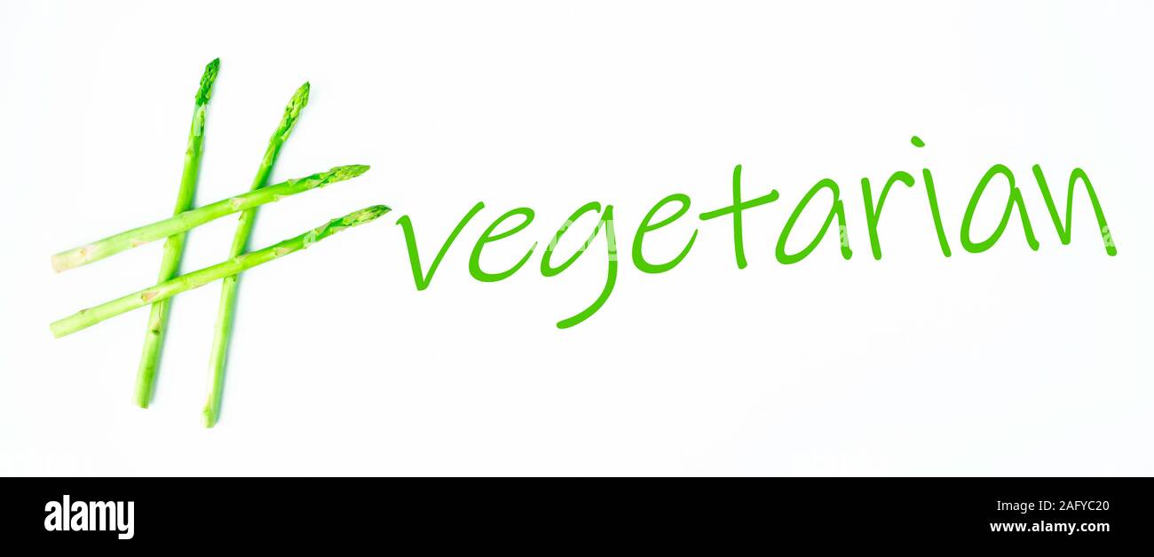Konzeptionelle Idee vegetarisch, Hashtag aus Spargel, gesundes Essen, grün Essen, hashtag Gesundheit. Stockfoto