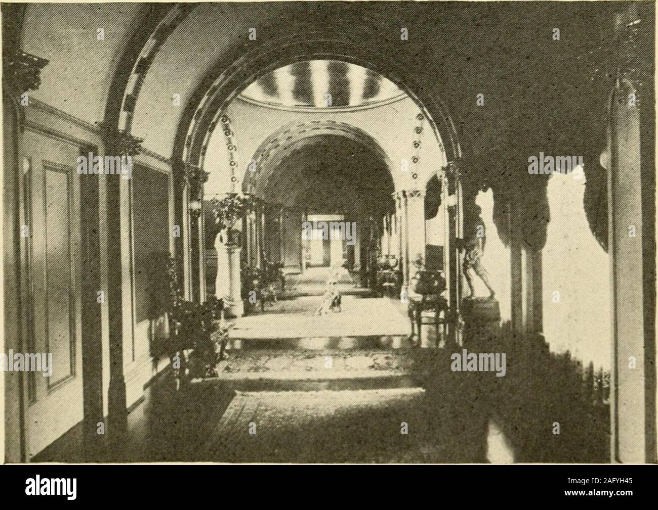 . Atlanta, gestern, heute und morgen. Obere BILD-VI l-: W EINES (; Xi: s SCOTT COLLIOCI -: unteres Bild-S (i: XI-: IX HALLE AM WASCHEN (L; T (ts) XSEMINARY ASTOI^^f tlLDt ^^o^ SCHULEN DES PEOUD TRADITION 241 Ägypten: Der Leiter der Amenophis IV, Tel. ElAmarna Tablette, eine Statue von Ramses II., ein stelaof Canopus, eine Inschrift der Nebukadnezar II., der schwarze Oblisk von Shalmanezzar Aufnahme über Israel, den Rosetta Stone hisvictory und manyother Objekte von Interesse und Wert. Die W. H. LaPracie Sammlung von GeorgiaBirds, die größte Ausstellung ihrer Art in Existenz, ist ein weiteres interessantes Feature, und ther Stockfoto