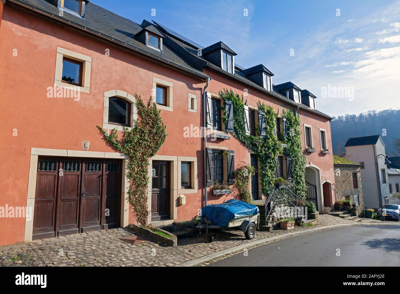 Europa, Luxemburg, Septfontaines, Reihe der Häuser auf Op de Petzen Stockfoto