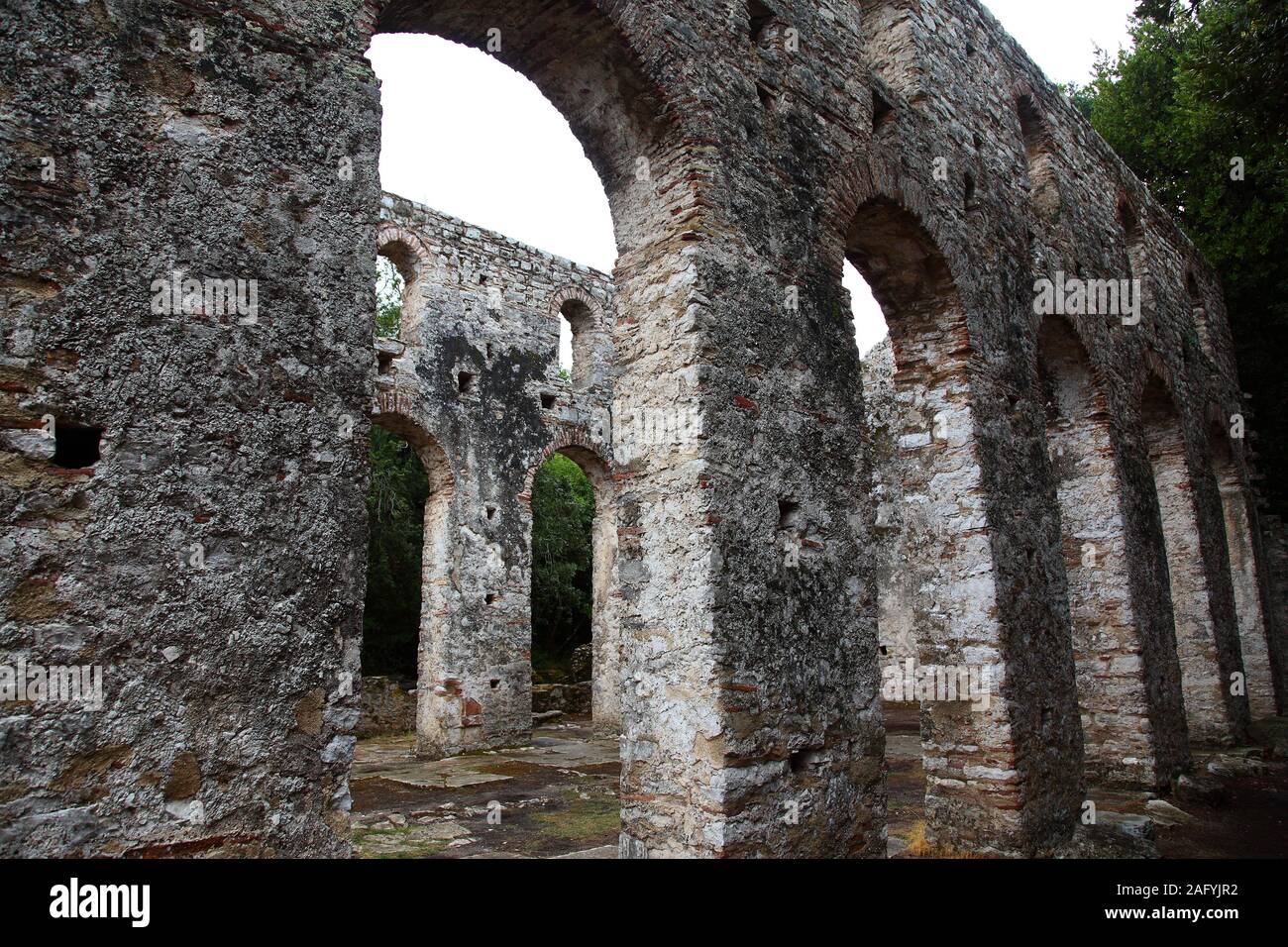 Die große Basilika im 6. Jahrhundert von den frühen christlichen Periode in der Provinz Butrint in Saranda, Albanien Stockfoto