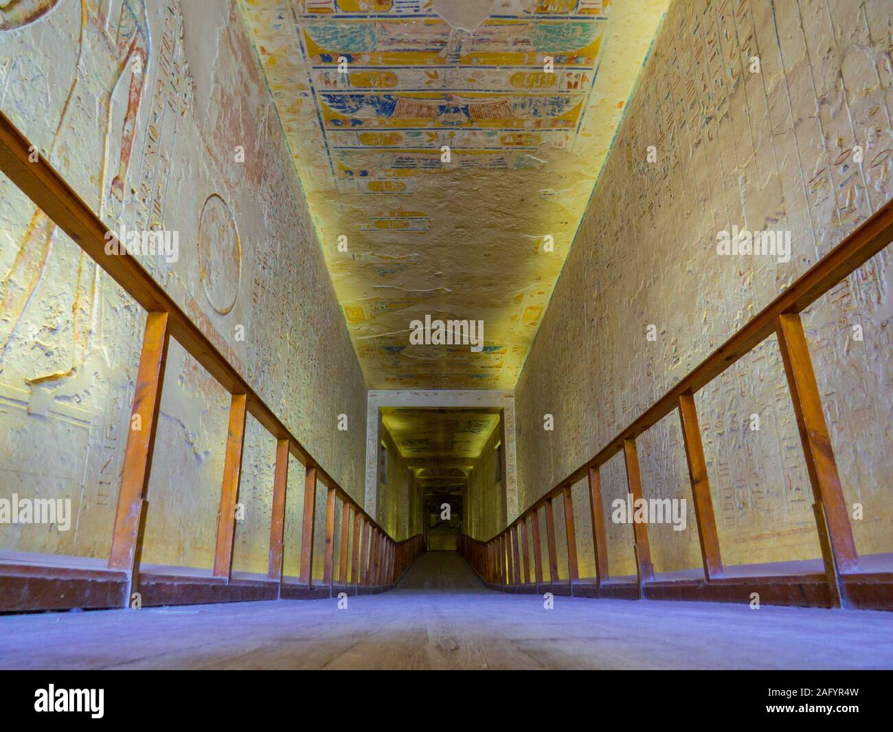 Gehweg, Grab von König Ramses IV., Tal der Könige, Luxor, Ägypten Stockfoto