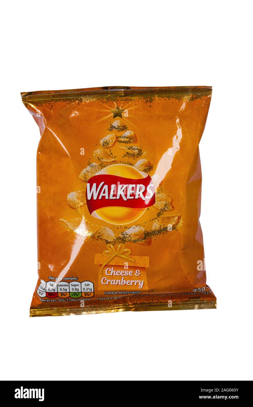 Paket der Wanderer Käse & Cranberry geschmack Kartoffelchips von Multipack Beutel der Wanderer Weihnachtsessen für Sprout Haters Chips isoliert auf weißem Stockfoto