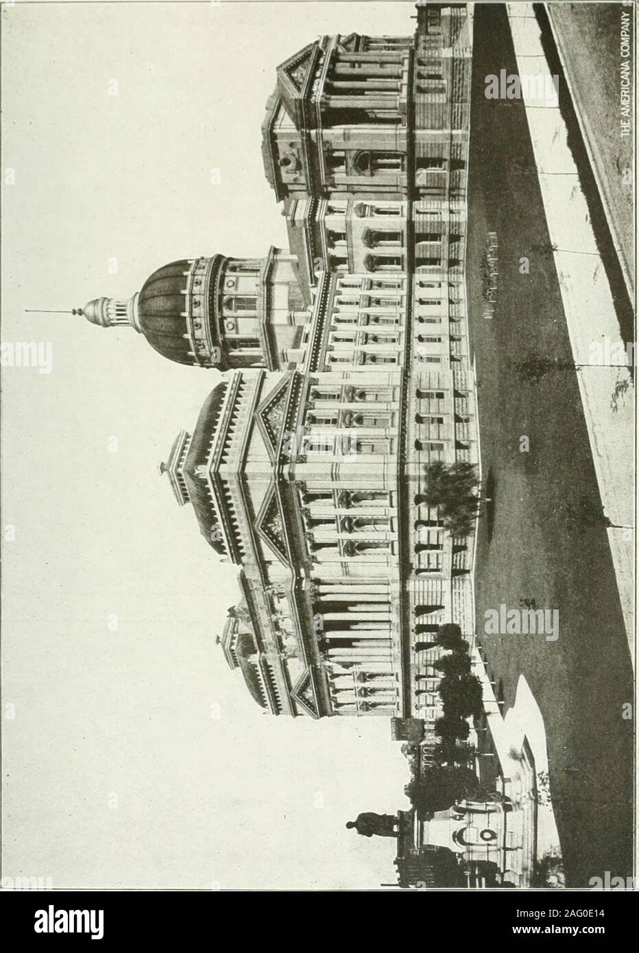 . Die Americana: eine universelle Bibliothek, bestehend aus Kunst und Wissenschaft, Literatur, Geschichte, Biographie, Geographie, Handel usw. der Welt. alle induzierte seine Con-federacy gegen die Irokesen zu verbinden, und sie alle wieder an der Illinois River verschoben, so dass Indianapractically unbewohnt. Nach einigen Jahren theybegan bewegen im Osten, Detroit erreichen von 1712, und kurz danach an pointsalong Maumee und Wabash Flüssen. TheDelawares, die danach in der centralpart des Staates lebten, White River, kam Hier leitet Herr Lucht 1750. Es ist wahrscheinlich, dass sich die französischen firstplaced vertreten Stockfoto