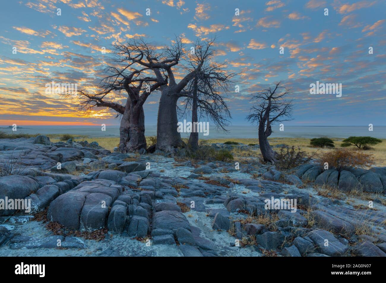 Farben des Sonnenaufgangs an Kubu Insel Stockfoto