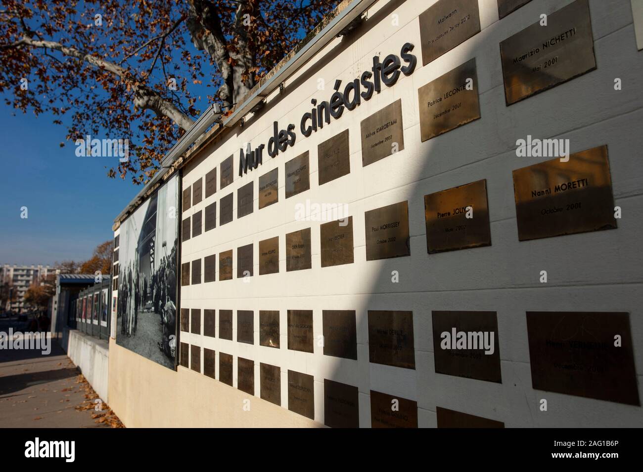 Lyon, Frankreich, Europa, 6. Dezember 2019, mit Blick auf das Institut Lumière Kino, Archiv und Museum Complex und die Mauer von cineasten Stockfoto