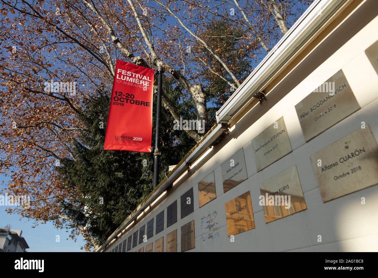 Lyon, Frankreich, Europa, 6. Dezember 2019, mit Blick auf das Institut Lumière Kino, Archiv und Museum Complex und die Mauer von cineasten Stockfoto