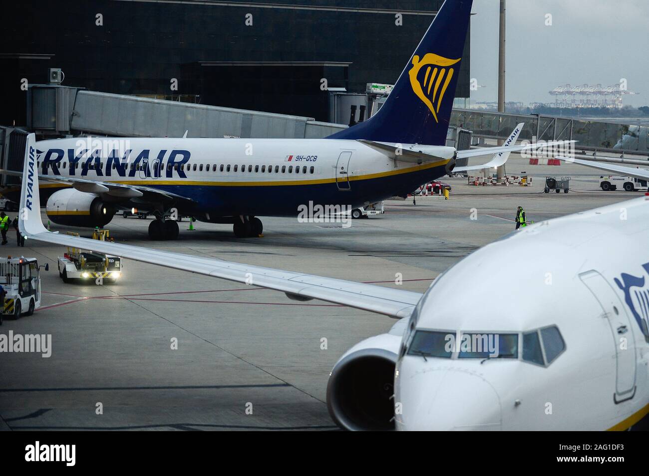 Die irische Billigfluglinie Ryanair Boeing 737-800 Flugzeuge am internationalen Flughafen von Barcelona. Stockfoto