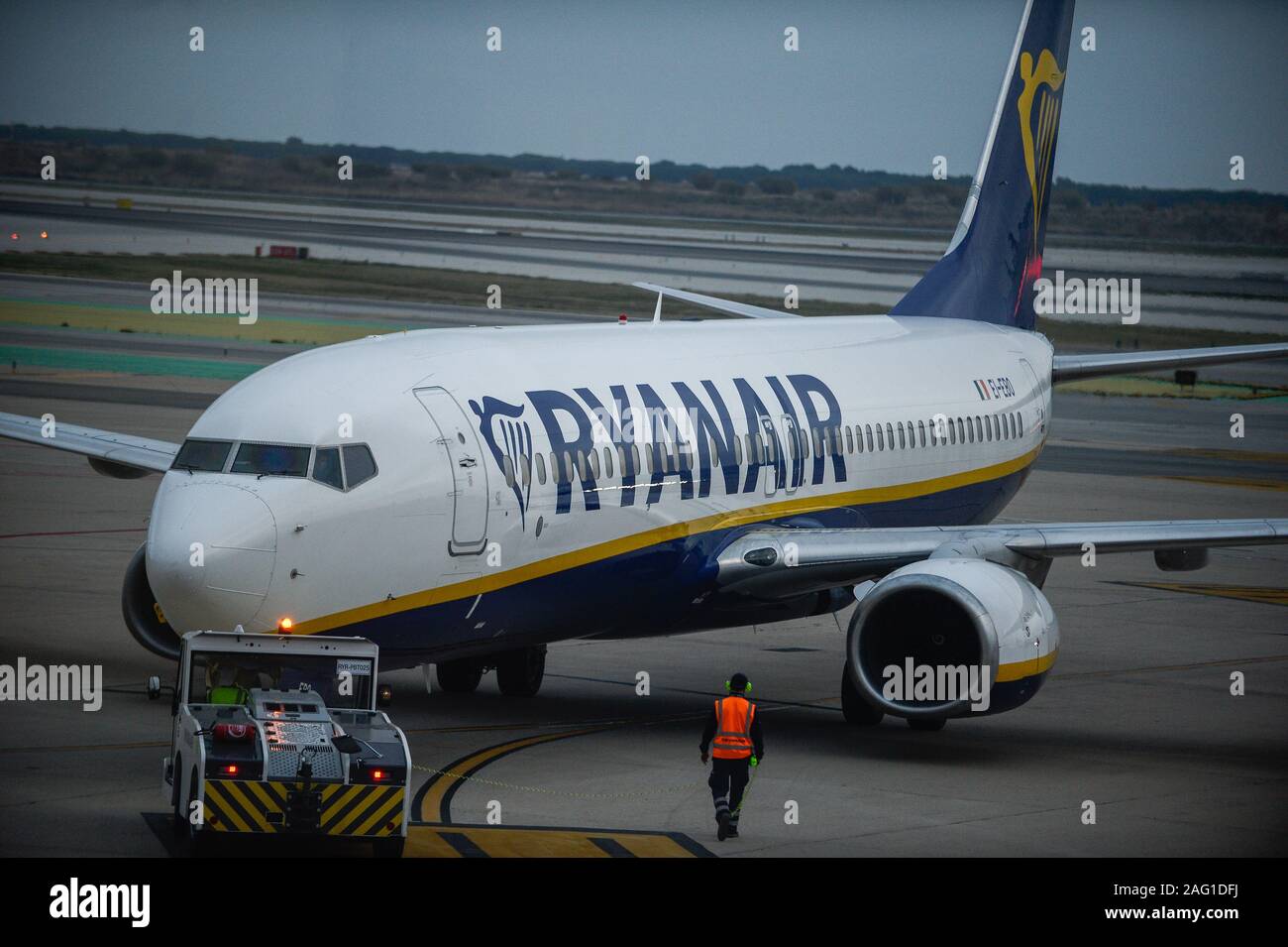 Die irische Billigfluglinie Ryanair Boeing 737-800 Flugzeuge am internationalen Flughafen von Barcelona. Stockfoto