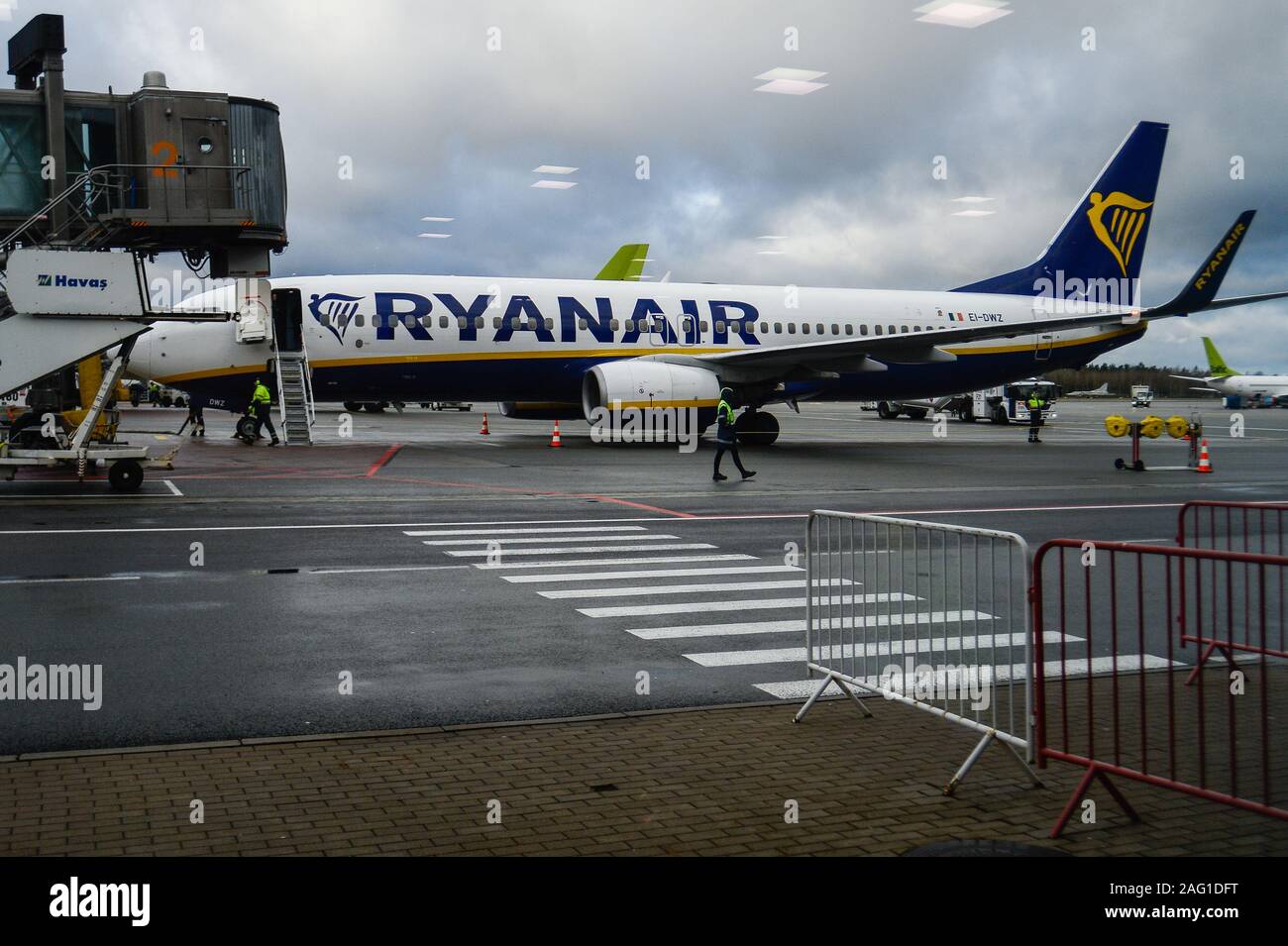 Die irische Billigfluglinie Ryanair Boeing 737-800 Flugzeuge am internationalen Flughafen von Barcelona. Stockfoto