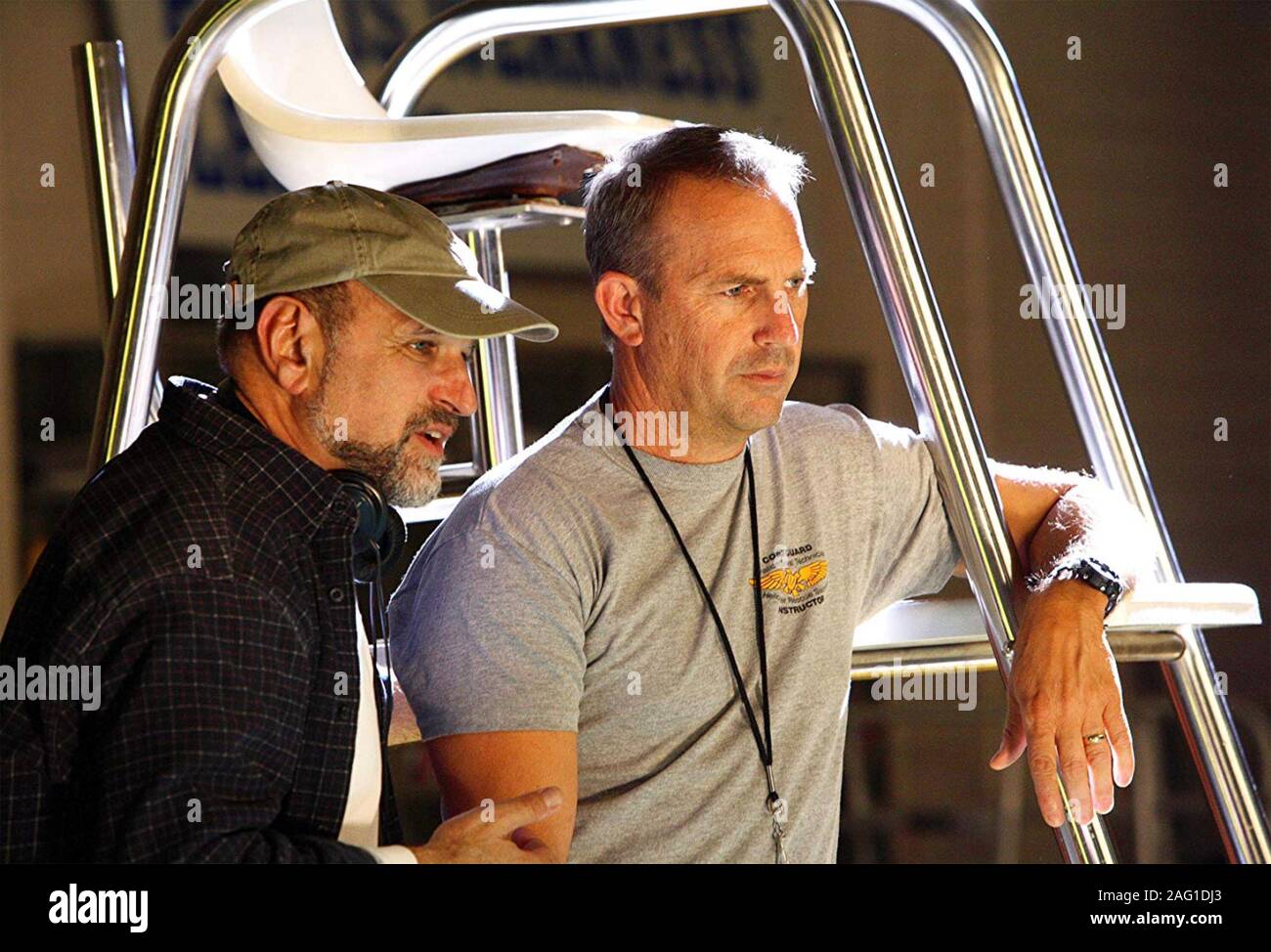 THE GUARDIAN 2006 Touchstone Pictures Film mit Kevin Costner links und Andrew Davis Stockfoto