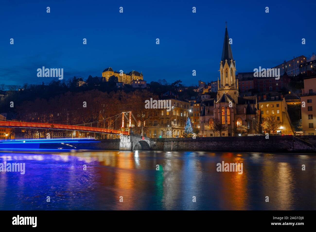 Lyon, Frankreich, Europa, 6. Dezember 2019, mit Blick auf die Rhone und Stadt Lyon in der Dämmerung Stockfoto