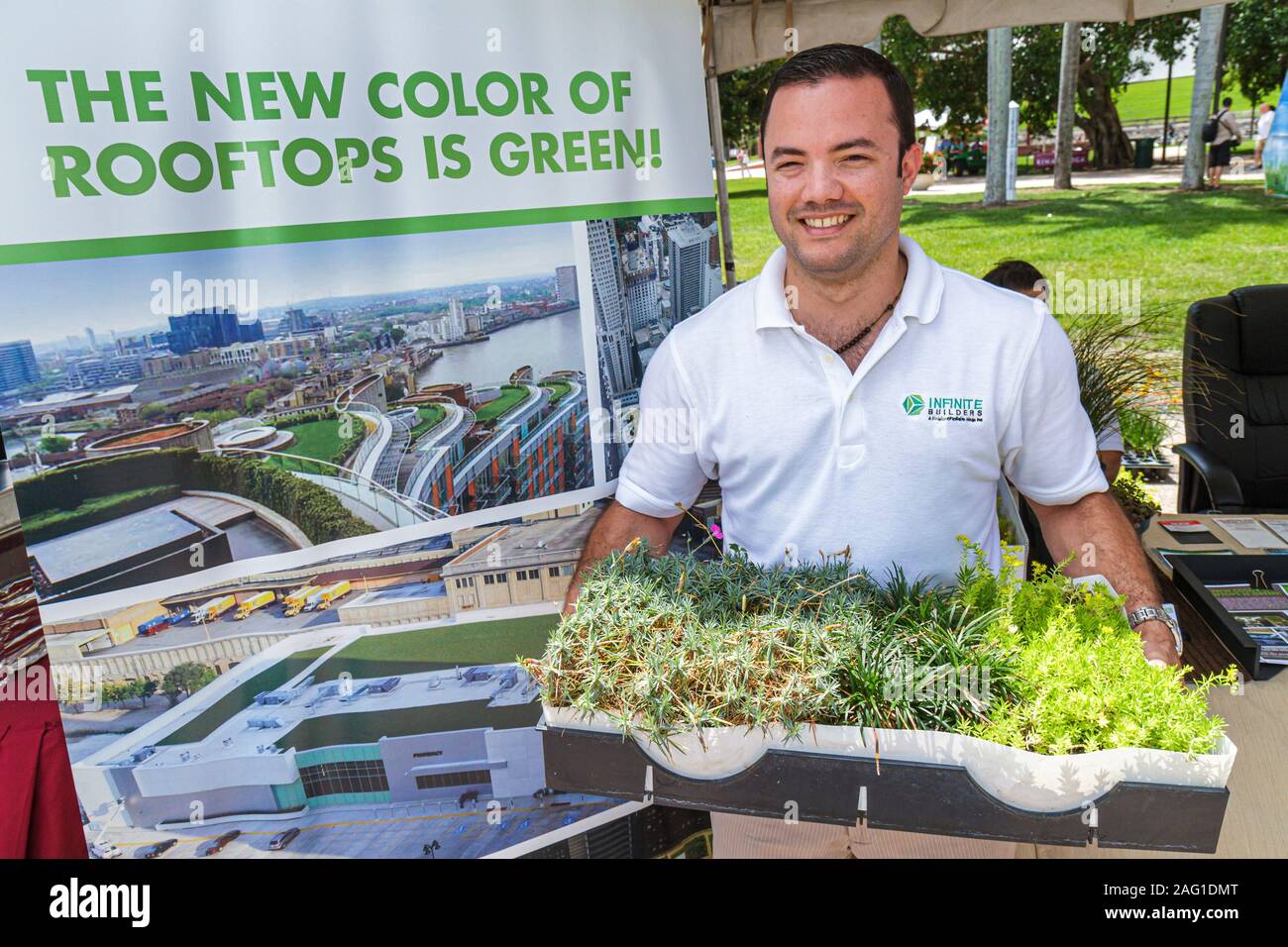 Miami Florida, Bayfront Park, Miami Goin' Green, Earth Day, Festival, umweltfreundlich, Aussteller, Männer männlich, Dachpflanzen, FL100430016 Stockfoto