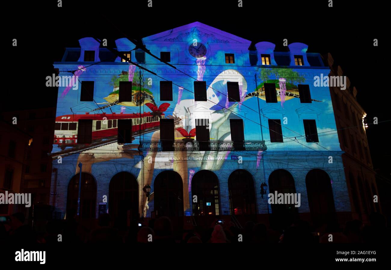 Lyon, Frankreich, Europa, 6. Dezember 2019, mit Blick auf die Museen des Lumieres aka Festival des Lichts und Tagträume auf dem Saint Paul Gare Stockfoto