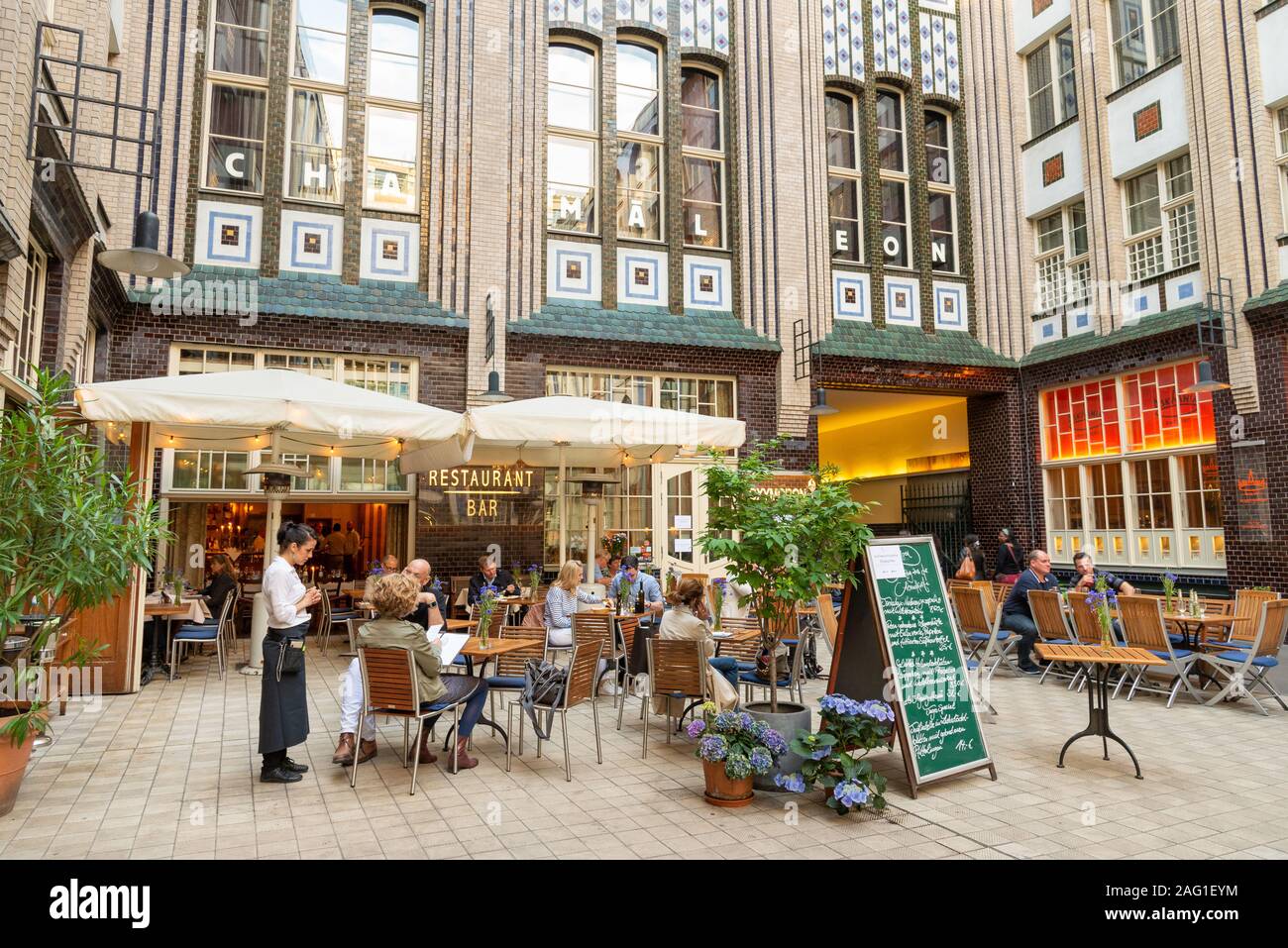 Restaurants in der Hackeschen Hofe Komplex, Mitte, Berlin, Deutschland Stockfoto