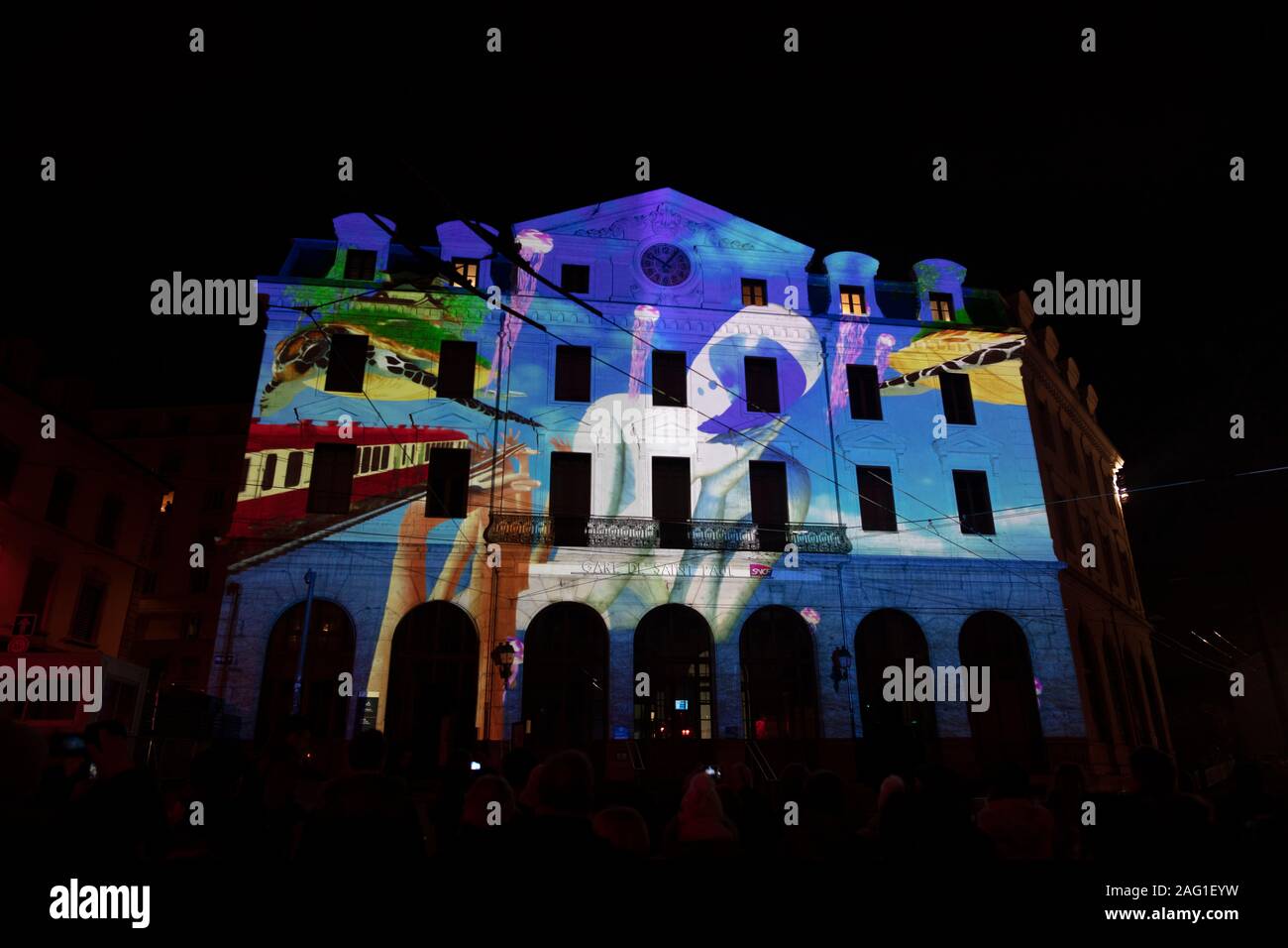 Lyon, Frankreich, Europa, 6. Dezember 2019, mit Blick auf die Museen des Lumieres aka Festival des Lichts und Tagträume auf dem Saint Paul Gare Stockfoto