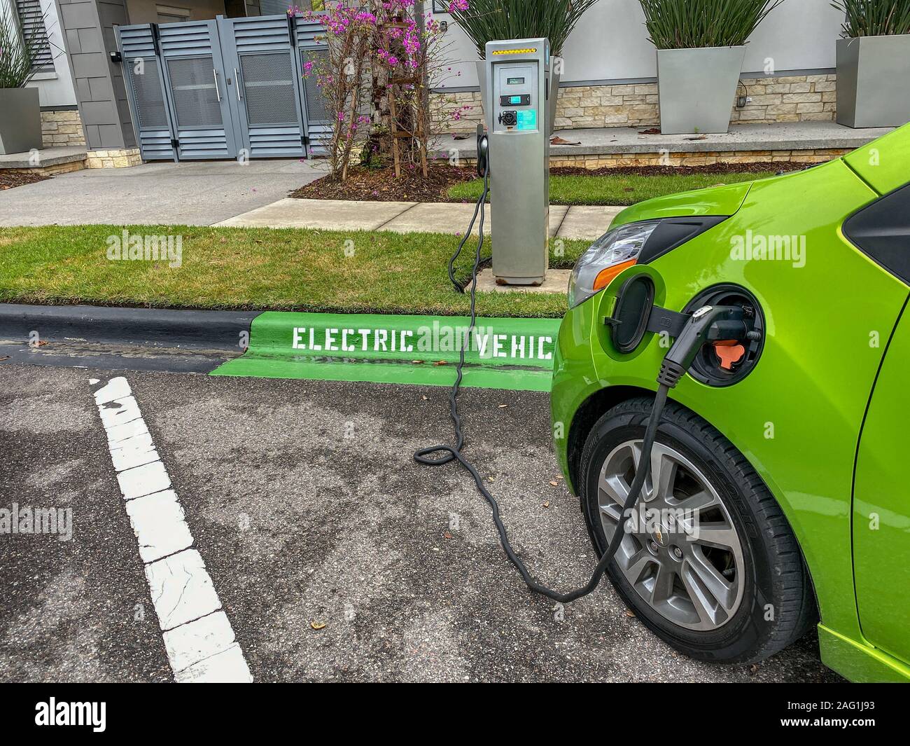 Lime Green Car Stockfotos Lime Green Car Bilder Seite 2
