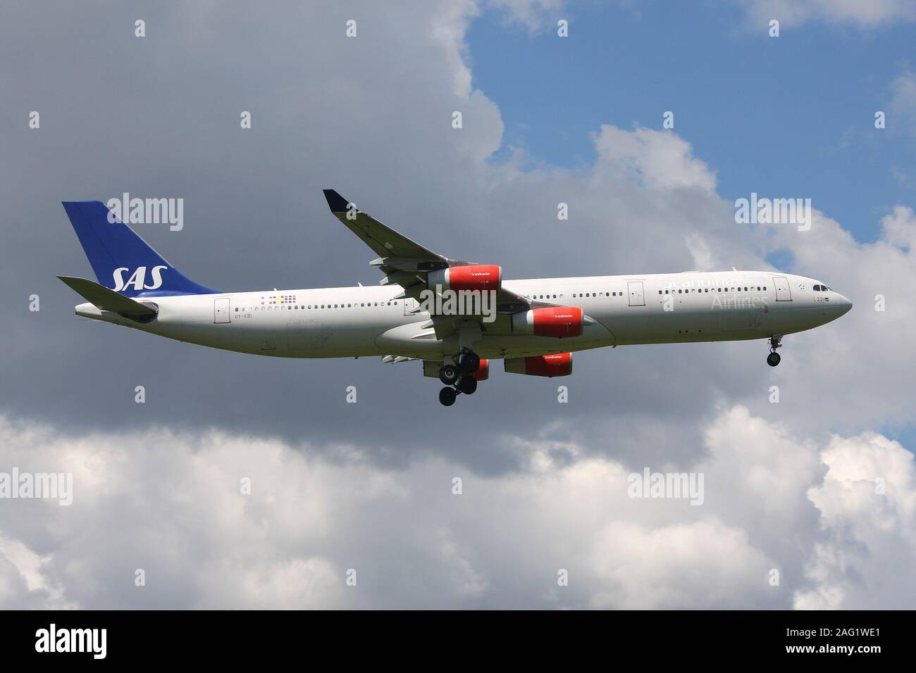 Airbus A340 300 Landeanflug Stockfotos und -bilder Kaufen - Alamy