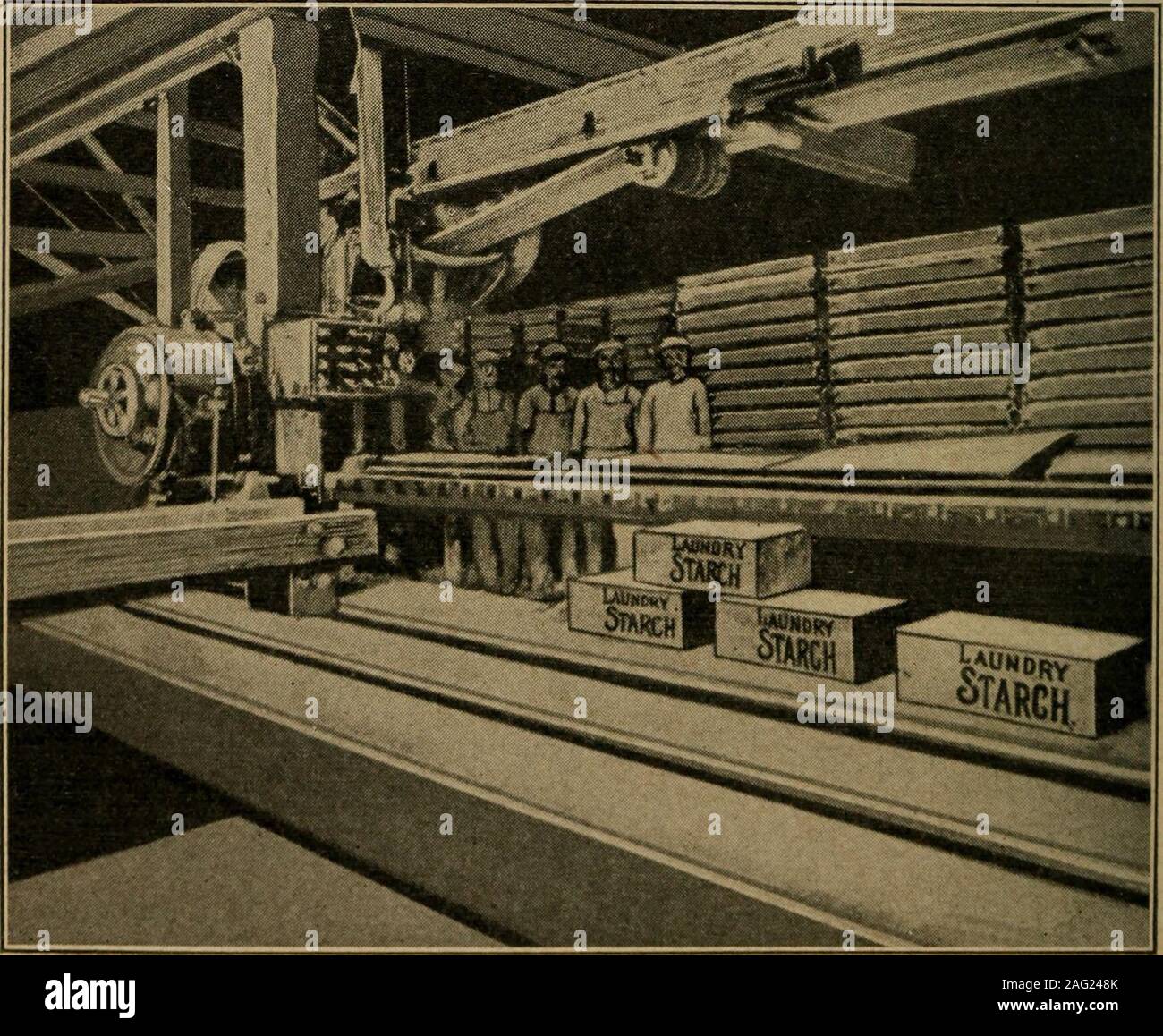 . Die Geschichte von Mais und die Westward Migration. Sirup, Marmelade und Gelees. Es auch die von den Herstellern bei der Candy andchewing Gummi verwendet. Dextrine ist ein lösliches, gummiartiges Sub-Haltung aus der Maisstärke und ist byfine Stoff Arbeiter, Konditoreien und Apotheker. Eines der wertvollsten Nebenprodukte ist jedoch, Stärkemehl, aus denen Glukose und Dextrine aremade. Es ist zu einem großen Teil in der Küche verwendet, und 2 g2 Die Geschichte von Mais jede Mutter in der Heimat der Wert von Mais weiß - Stärke in der Vorbereitung viele Gerichte für die Tabelle, undin der Geldwäsche die Bettwäsche für die Familie. Textilemanufacturers U Stockfoto