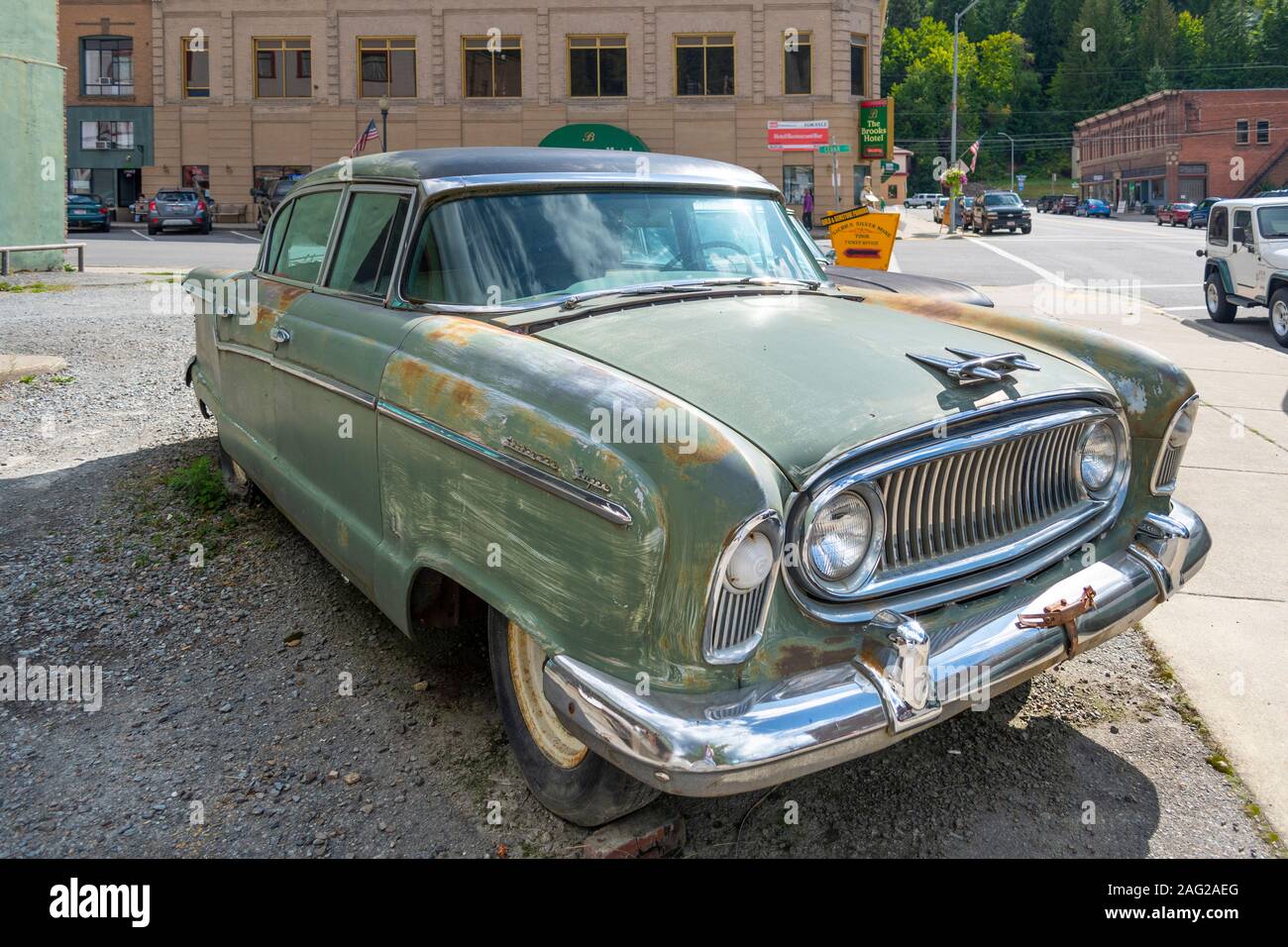 Wallace, Idaho - 2. September 2019: Eine 1956 Nash Ambassador sitzt auf einem Parkplatz in der historischen Stadt von Wallace, Idaho, USA Stockfoto