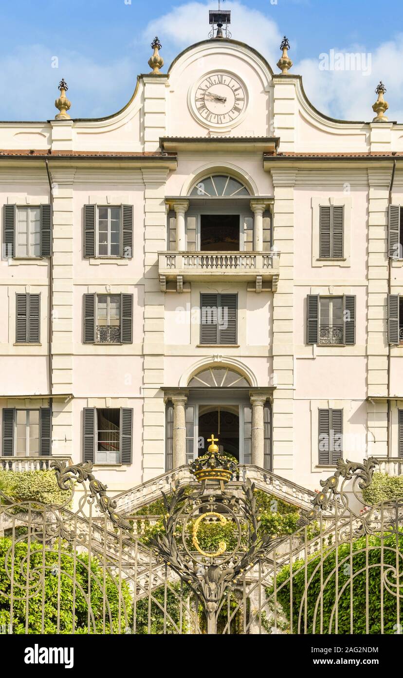 TREMEZZO am Comer See, Italien - JUNI 2019: Ornamental Gates vor der Villa Carlotta in Tremezzo am Comer See. Die Villa beherbergt ein Museum und Garten Stockfoto