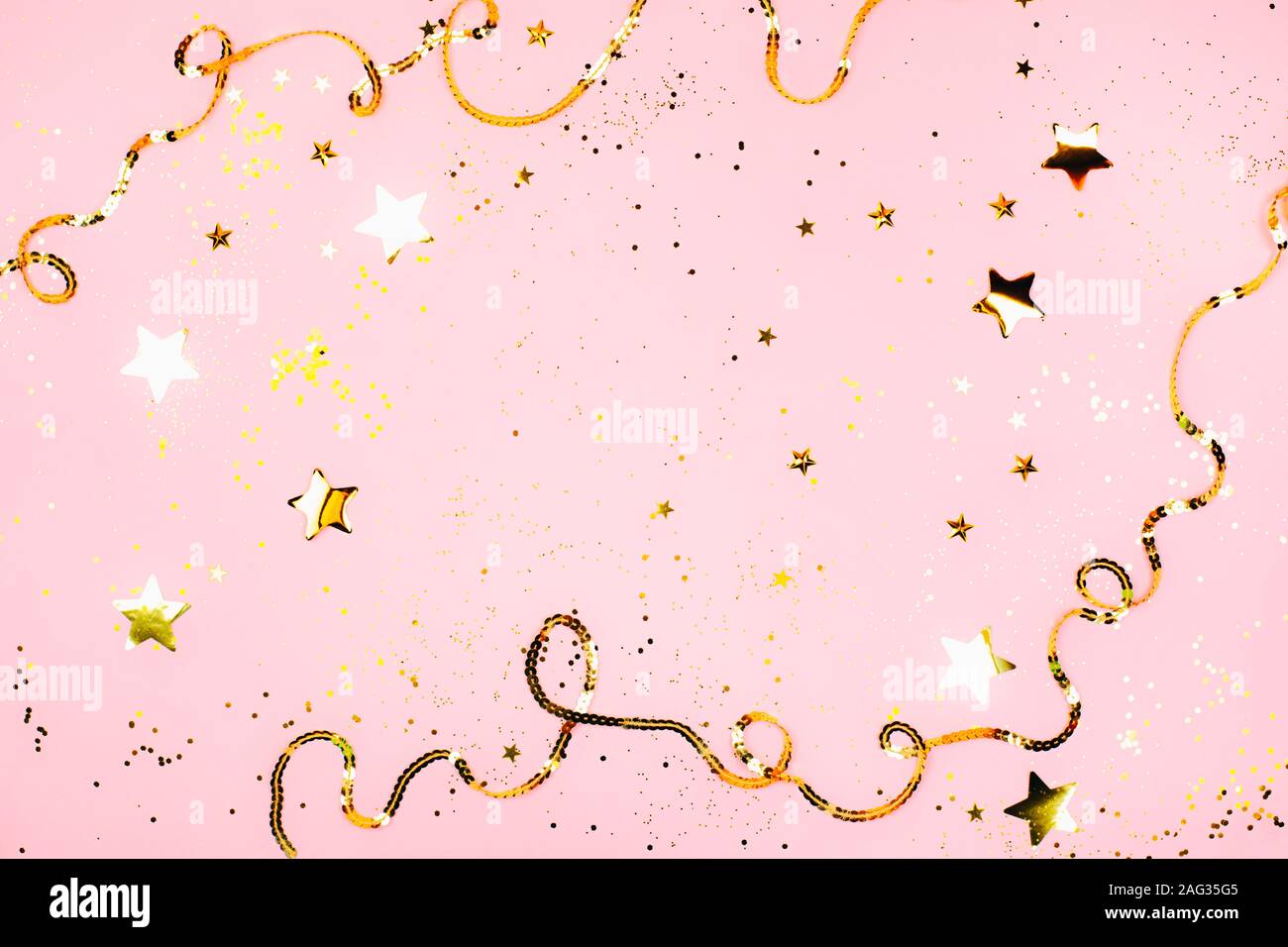 Golden funkeln auf rosa Hintergrund. Flach Stil. Stockfoto