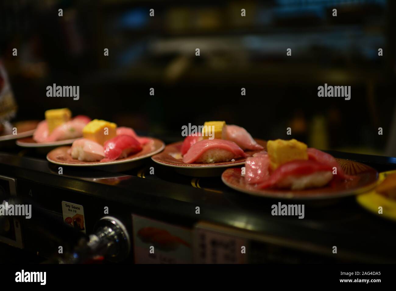 Förderband Sushi in Tokio Stockfoto