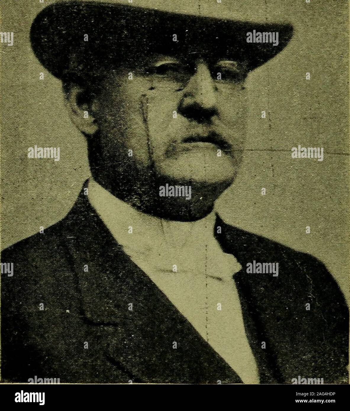 . Wer ist wer in der staatlichen Politik. CONNORS, John D., 17 Suffolk, dem., Boston. Es Juli 5, 1878 geboren; publicschools. Motorman B.E.R.Co. Tammanyclub der Station 17. Gemeinsame Rat 1909. Haus 11, State House, m. CONVERSE, ELI M., 4 Worcester, Rep., West Brookfield. Geboren Brookfield, Okt. 31,1850; öffentliche Schulen. Händler. A. M. Vorsitzender Vorstand Selectmen 5 Jahre, Haus 11, Entwässerung. 122 Stockfoto