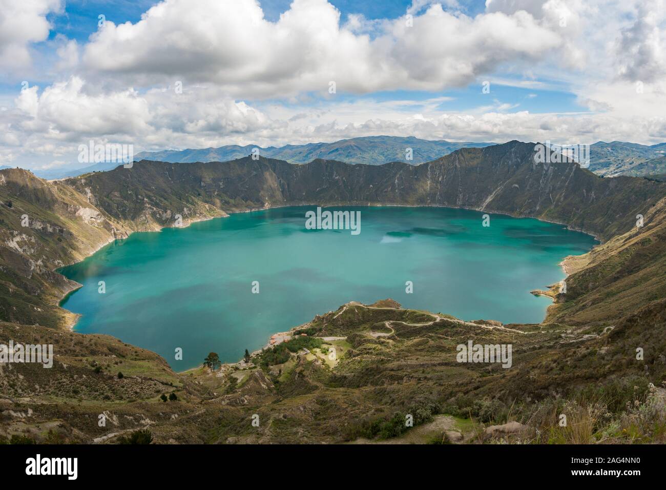 Den See in der Caldera des Quilotoa Vulkan in Ecuador. Stockfoto