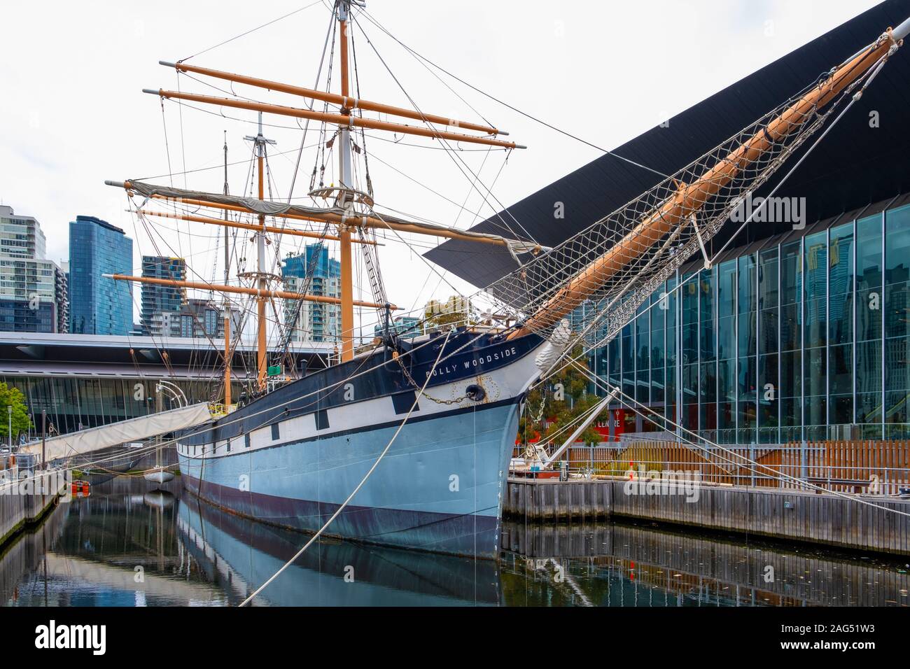 Melbourne, Australien - 14. Dezember 2019: Polly Woodside Vintage 3-Mast Bark Segelschiff in South Wharf angedockt Stockfoto