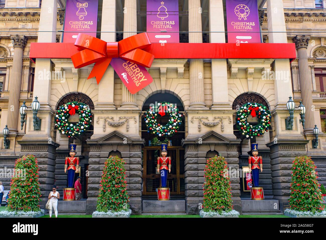 Weihnachten Dekorationen auf Melbourne Town Hall, Australien Stockfoto