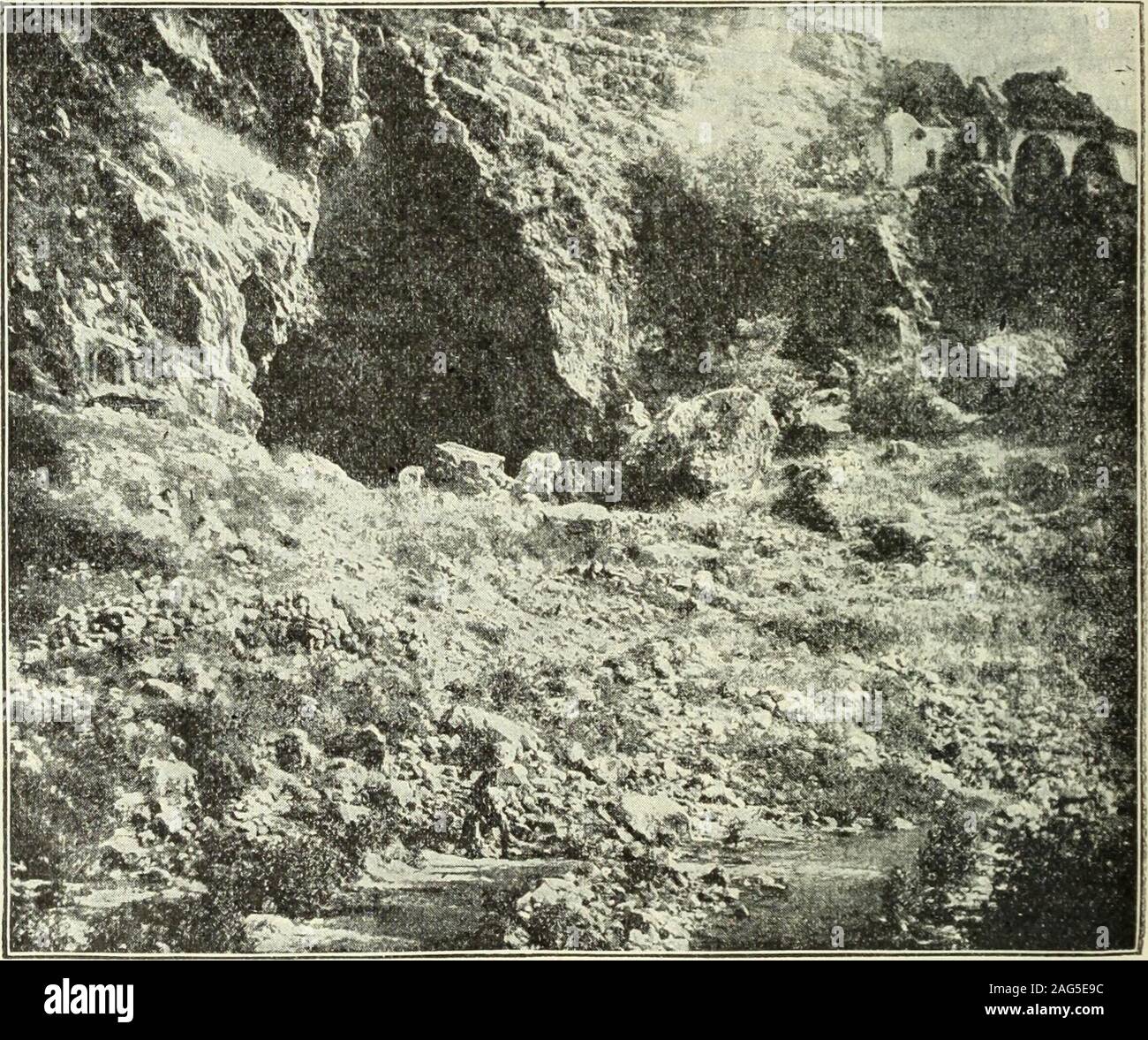 . Überprüfung der Bewertungen und der weltweit arbeiten. e rechts in der Abbildung) der Höhle und auf dem Gipfel der Klippe ist aMoliammedan Schrein zu den geheimnisvollen saintSheikh Khudr, oder St. George, das steht, itis behauptete, über die sul:) Struktur der Weiß-marmoriert Tempel, Herodes der Große Speicher des Augustus erectedto. An der Basis der Cliff ist eine riesige Masse ofdebris^ von Massen von gefallenen Felsen gebildet, anddoubtless auch Teile von diesen Tempel, die ausgrabung wird allein offenbaren. Die Höhle isstill dort, und war gut mit Wasser gefüllt. Thestream kann einmal direkt Floß aus thecavern, Stockfoto