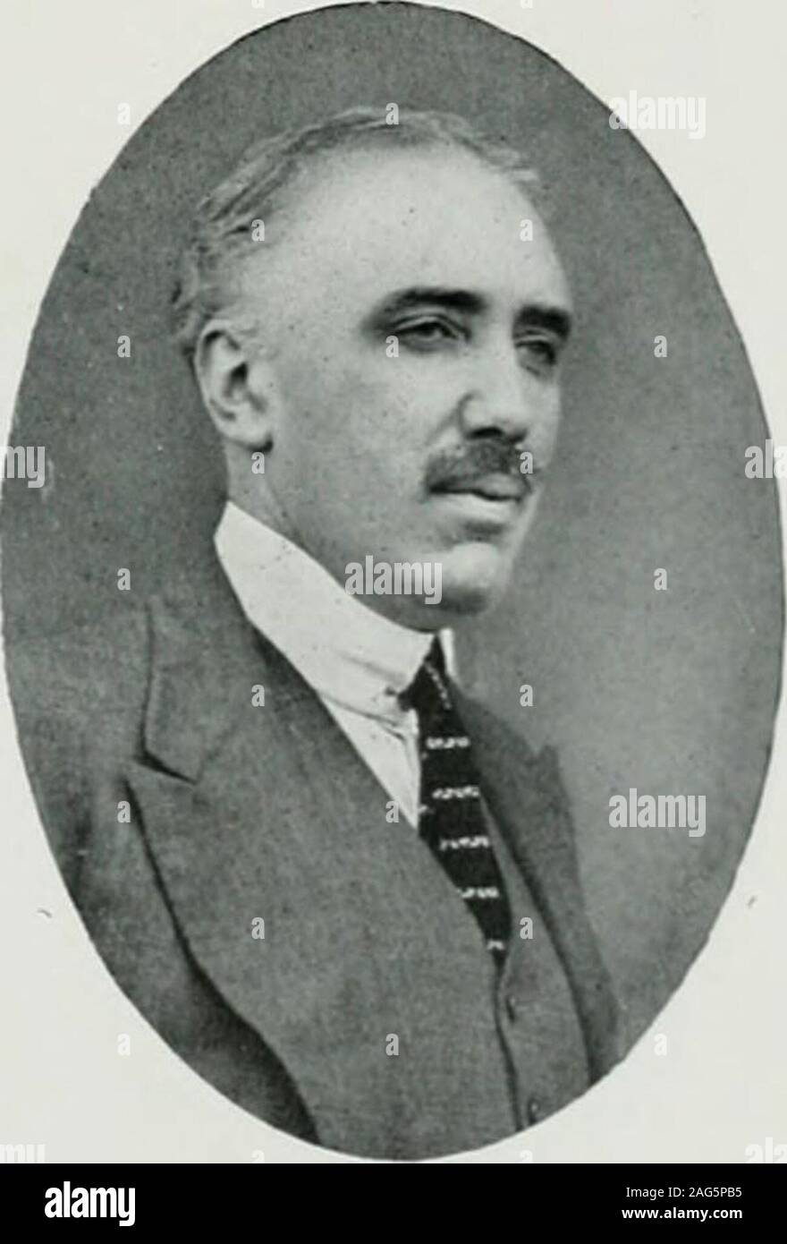 . Bemerkenswerte Londoners, eine Illustrierte "Who's Who" der Professionelle und Geschäftsleute. JOHX QUILLER ROWETT LL.D. Vorsitzender und Geschäftsführer, Rowett, Leakey und Co., Ltd., und der Direktor der anderen Unternehmen. Herr Rowett wasborn in Rangun im Jahre 1876 und wurde an der sameCollege gebildet und zeitgemäß, die mit der späten Sir Ernest Schäkel - Tonne, für deren. Antarktisexpedition (genannt die Shackleton-Rowett Expedition, I 92 I-iq 22) Herr Rowett vorgesehen thebulk der Mittel. Herr Rowett, der die Ehrenamtlichen - Grad der LL.D. von. Aberdeen Lniver.^ ity, gegründet und en-Dowed die Rowett Institut für Forschung in Tier hält. Stockfoto