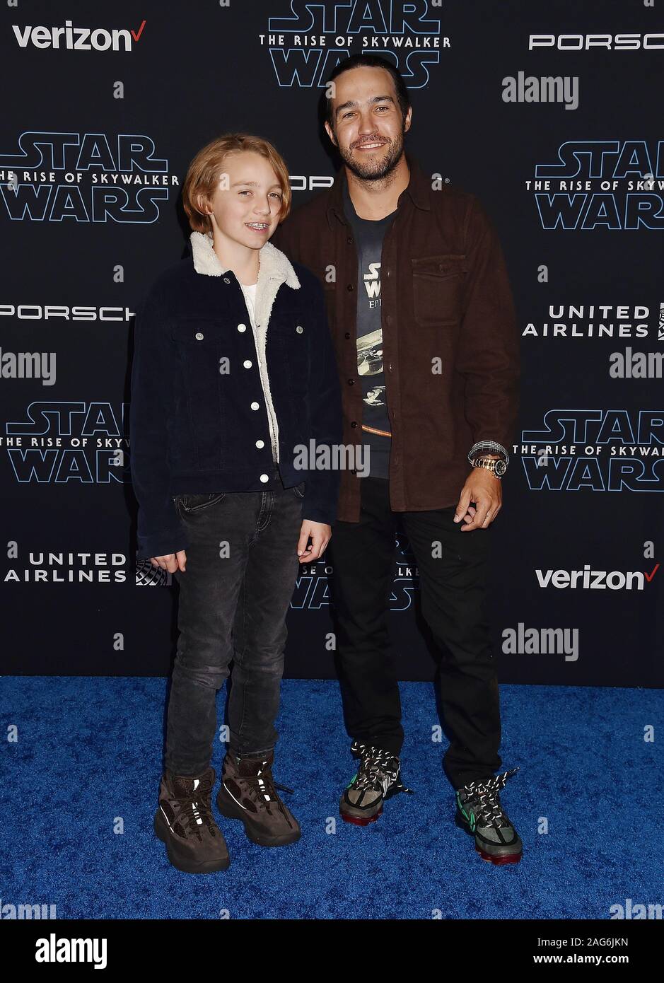 HOLLYWOOD, CA - 16 Dezember: Bronx Wentz (L) und Pete Wentz die Premiere von Disney's 'Star Wars teilnehmen: Der Aufstieg von Skywalker' am El Capitan Theatre am 16 Dezember, 2019 in Hollywood, Kalifornien. Stockfoto