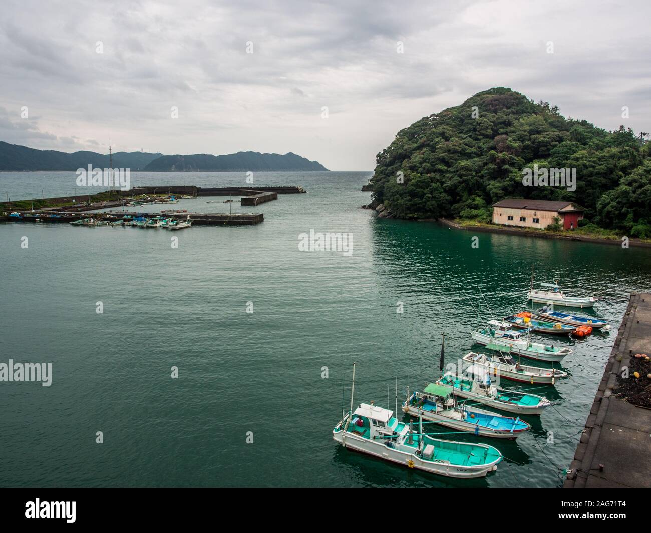 Angeln Boote zu Wellenbrecher, die kaiyo, Kochi, Shikoku, Japan Stockfoto